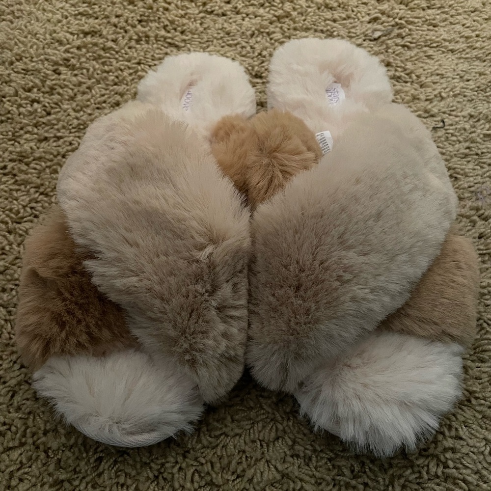 Stars Above - Women’s Crossband Faux Fur Slippers